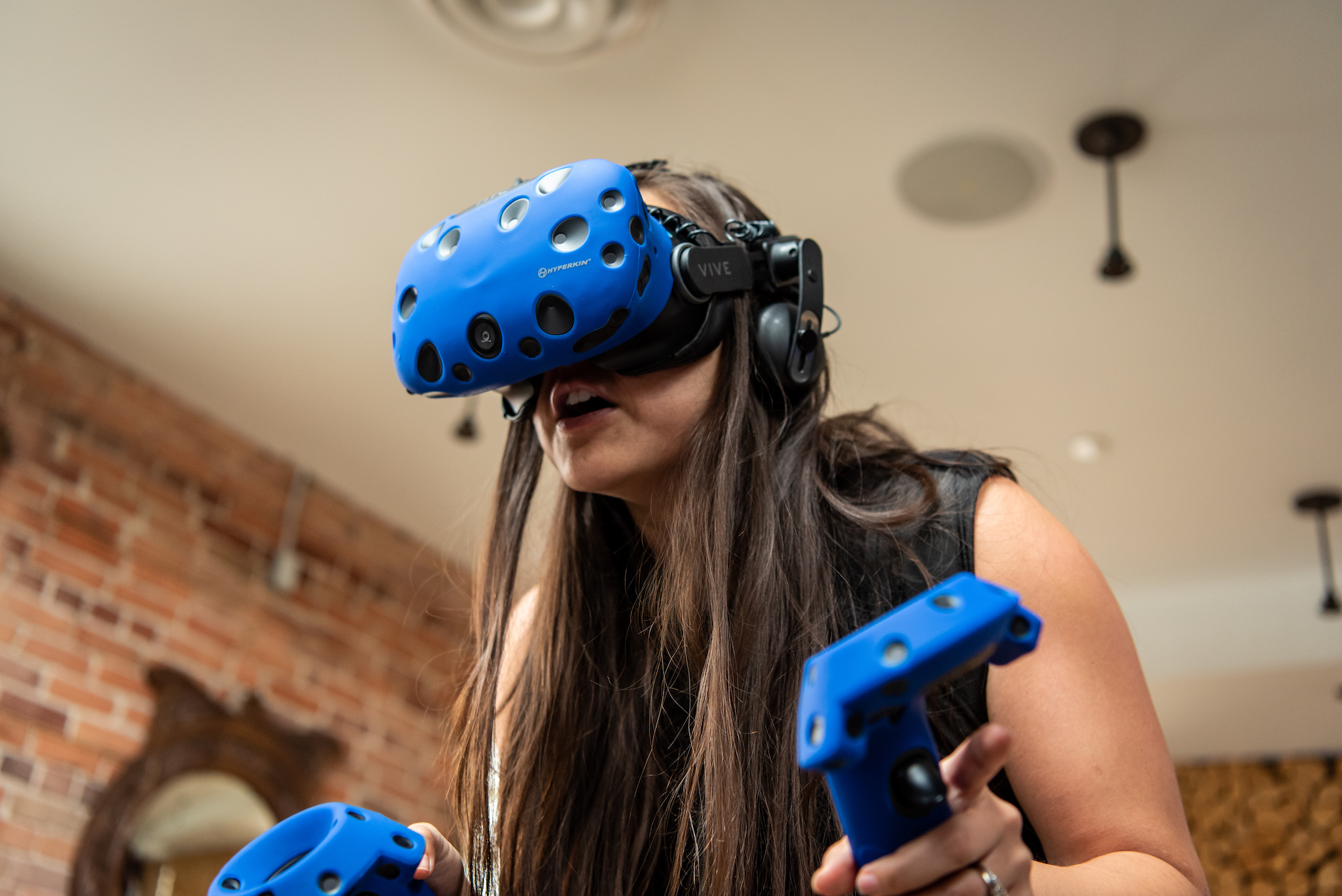 VRcave-102 2000 VRcave-102 2000